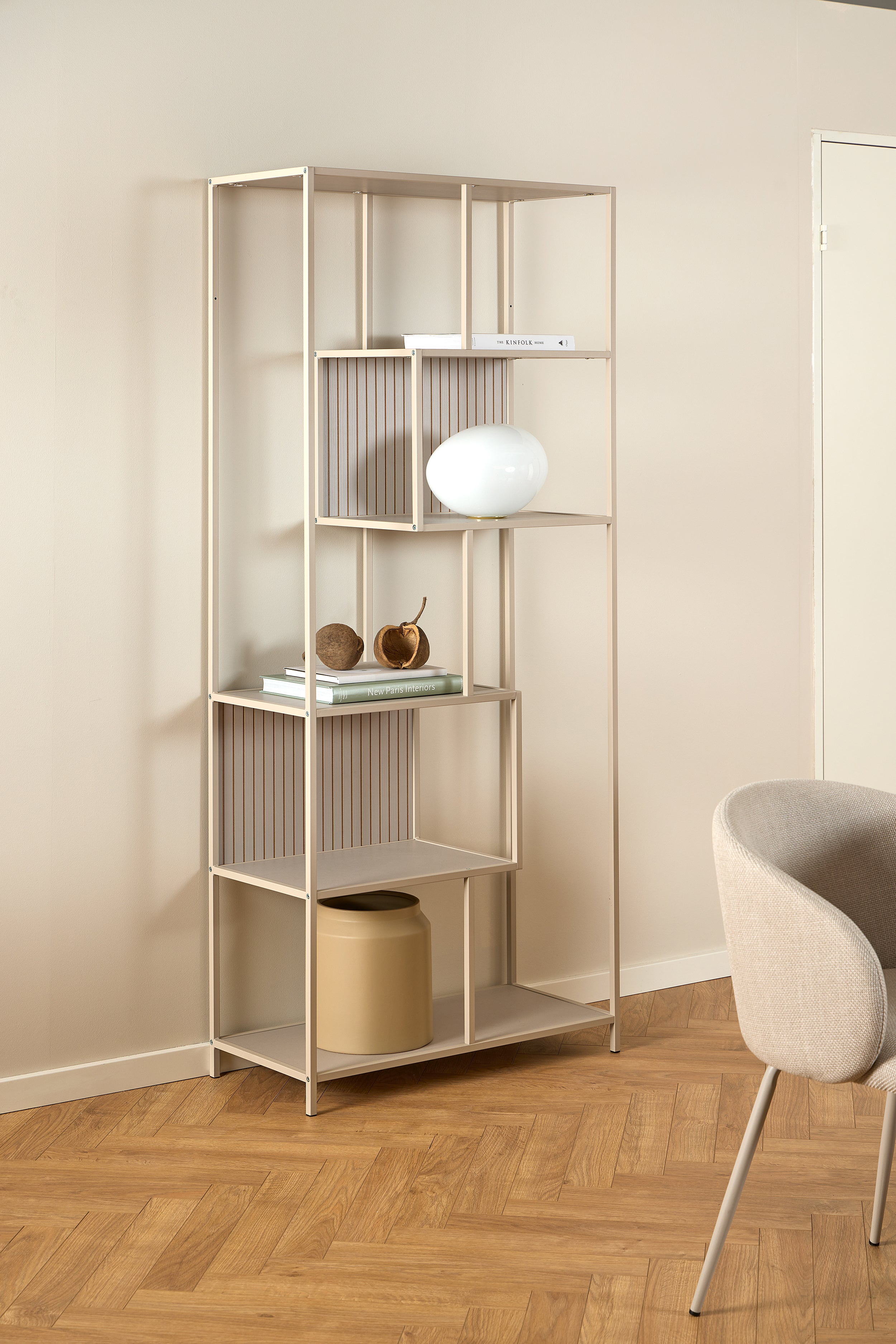 Regał Seaford 77 cm beżowy lamele - ozdobne lamele