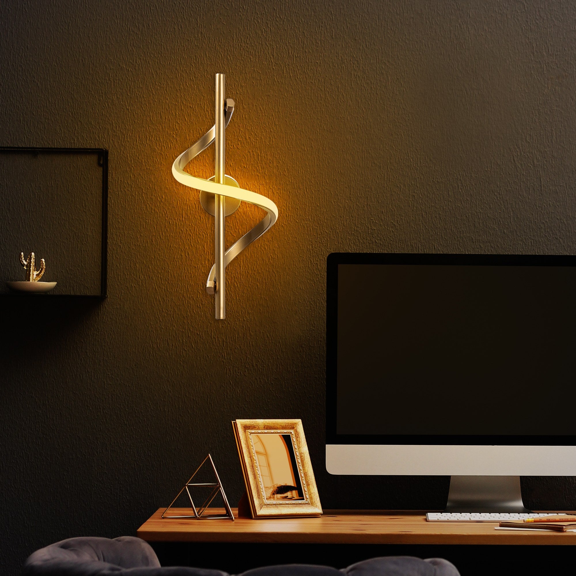 Lampa ścienna Debarrors złota