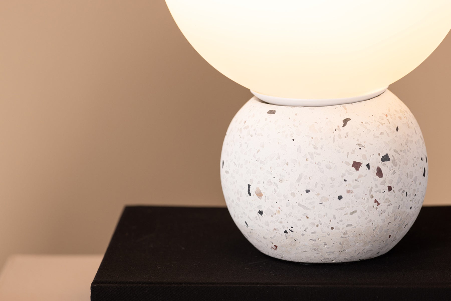 Lampa stołowa Metz 29 cm biała lastryko