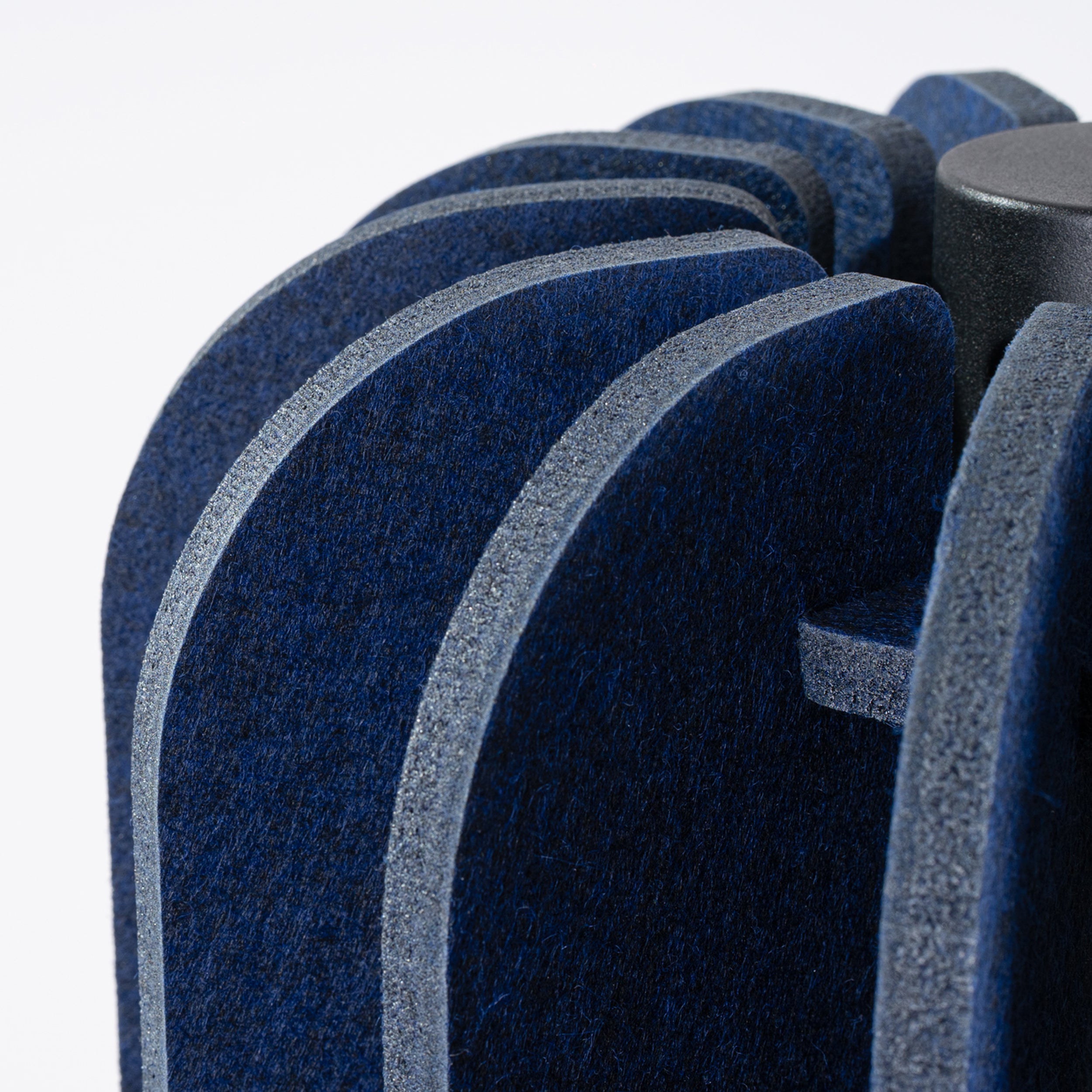 Lampa wisząca z filcu Mula 27 cm granatowa