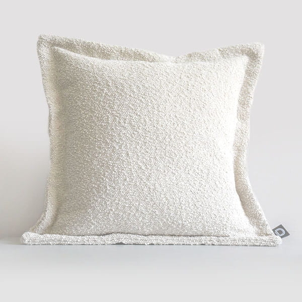 Poszewka dekoracyjna Boucle 50x50 cm śmietankowa - kształt kwadratowy