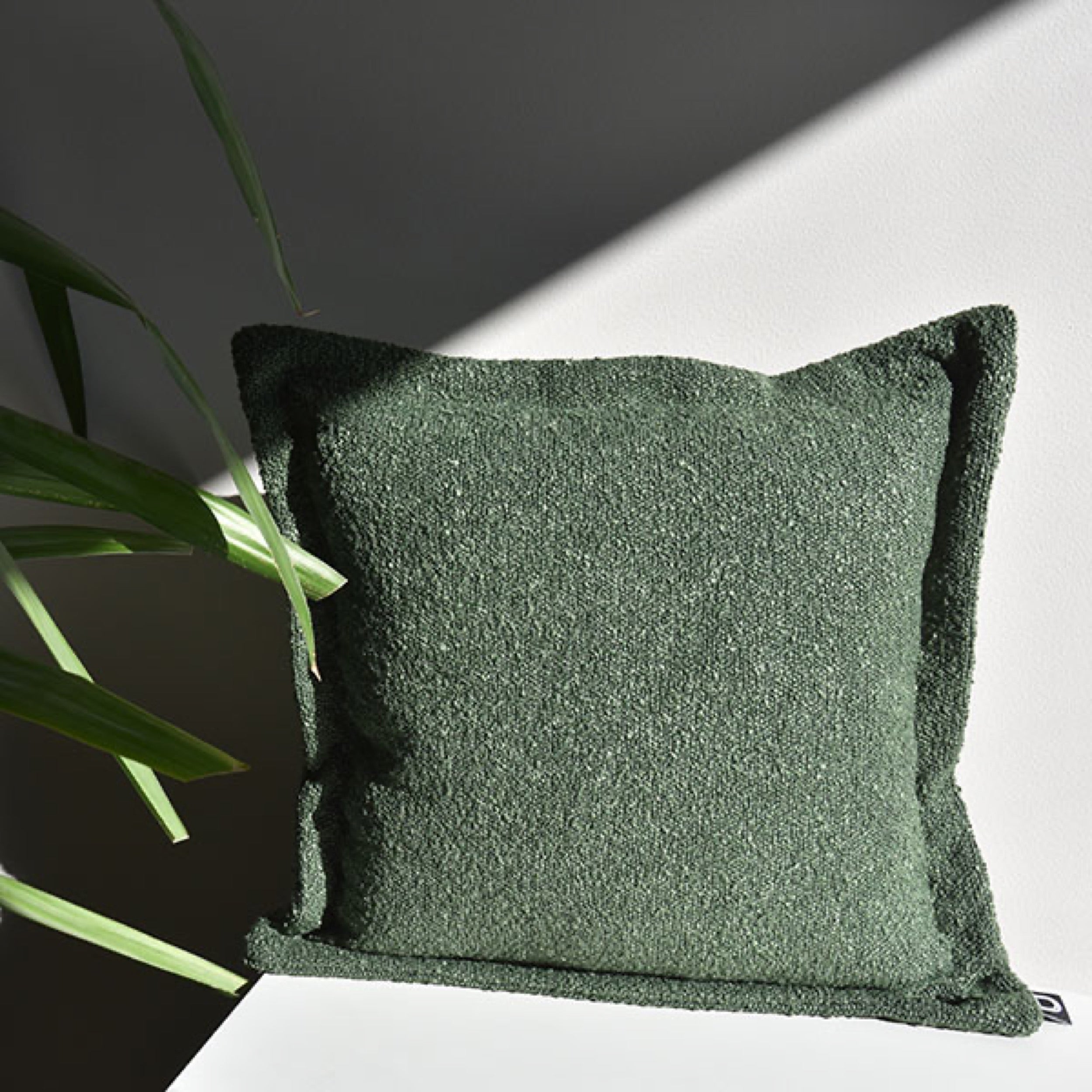 Poszewka Boucle z dekoracyjnym rantem 40x40 cm zielona