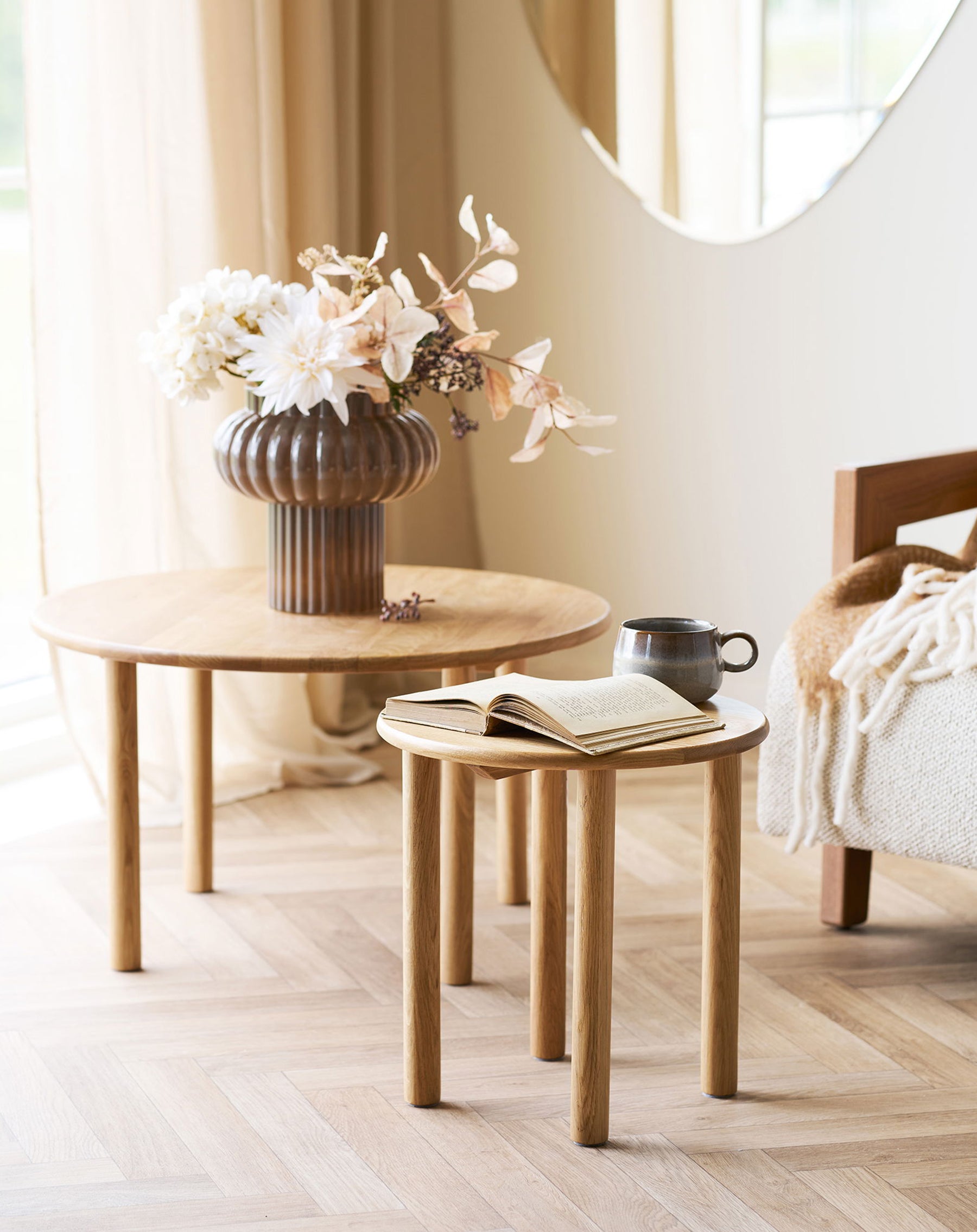 Stolik kawowy Terizes okrągły 70 cm dąb naturalny - materiał drewno