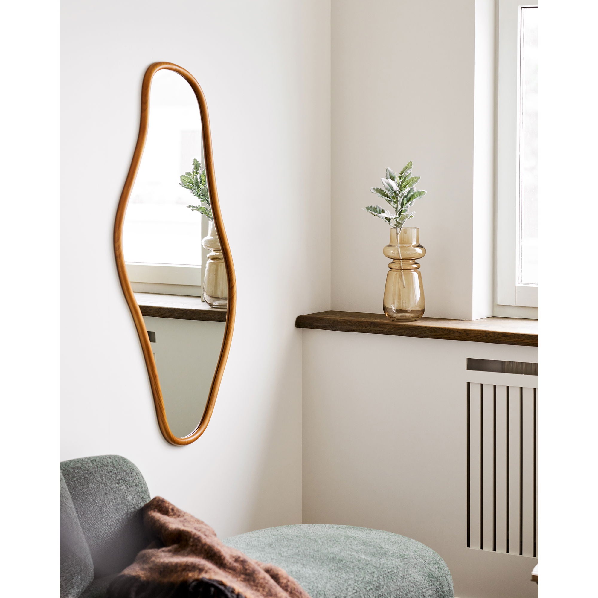 Lustro ścienne Brandsby 120x60 cm w ramie z drewna sosnowego