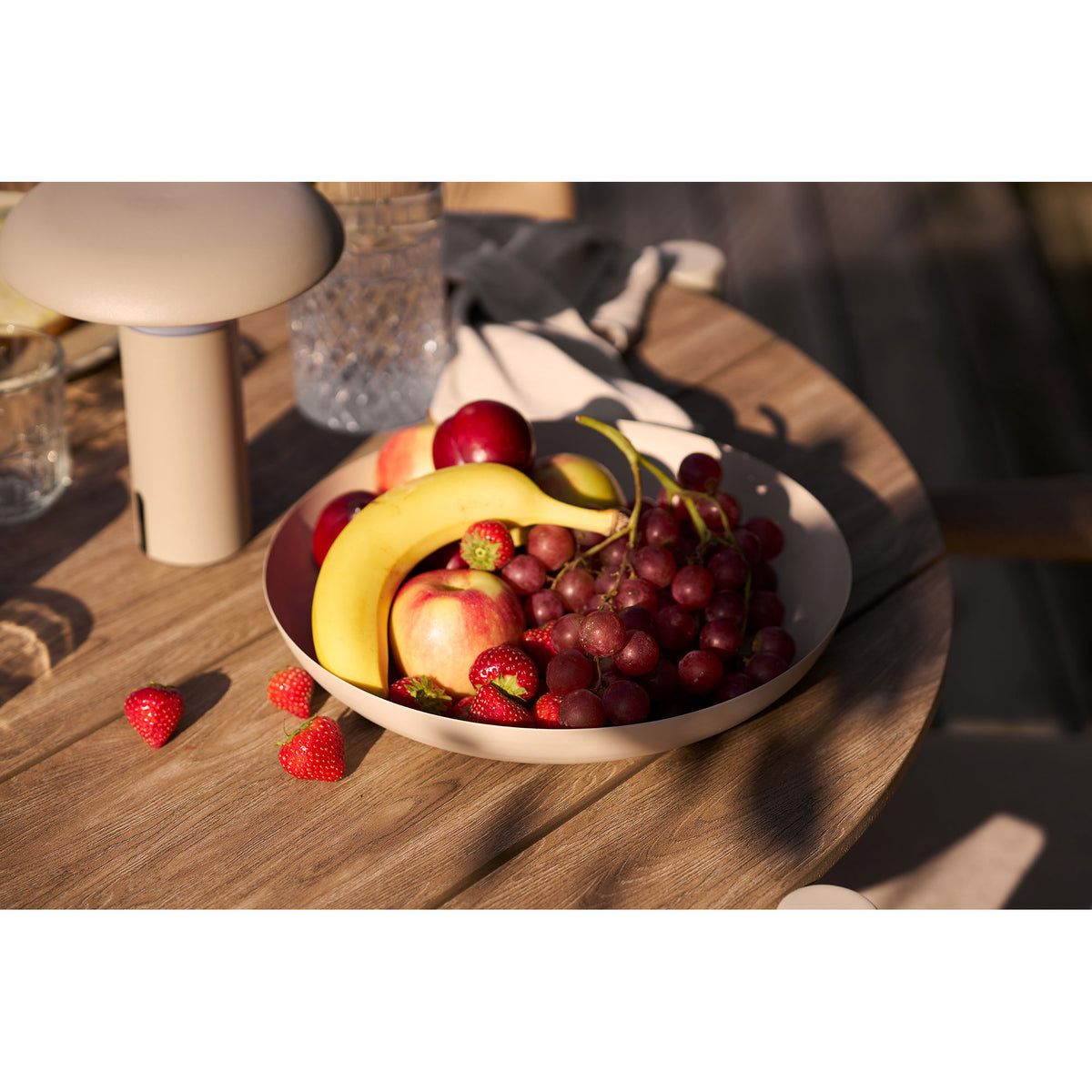 Taca ø30x4 cm metalowa beżowa - kolekcja Nordic Tray