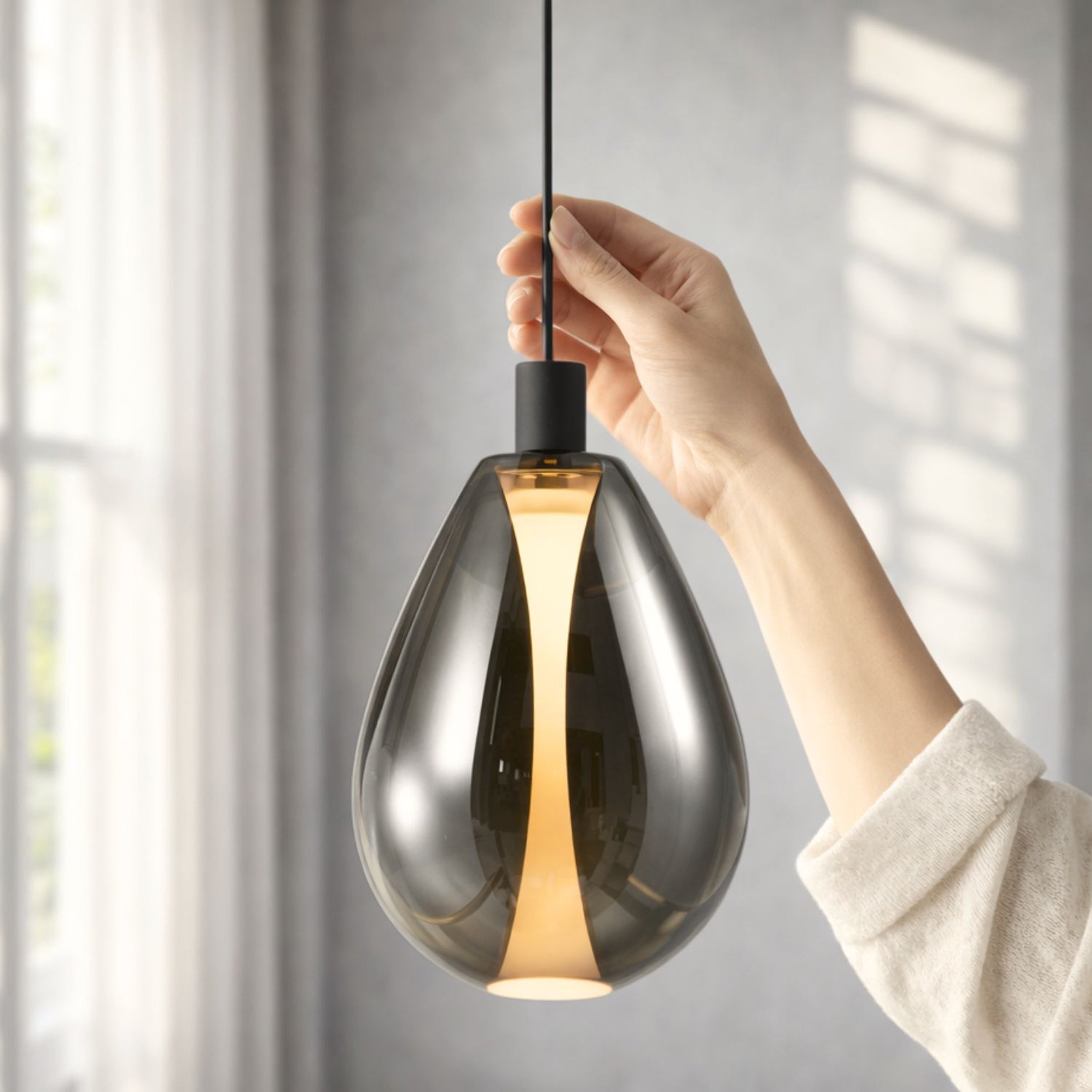 Lampa wisząca Denso 20 czarna G9 5W z dymionym kloszem