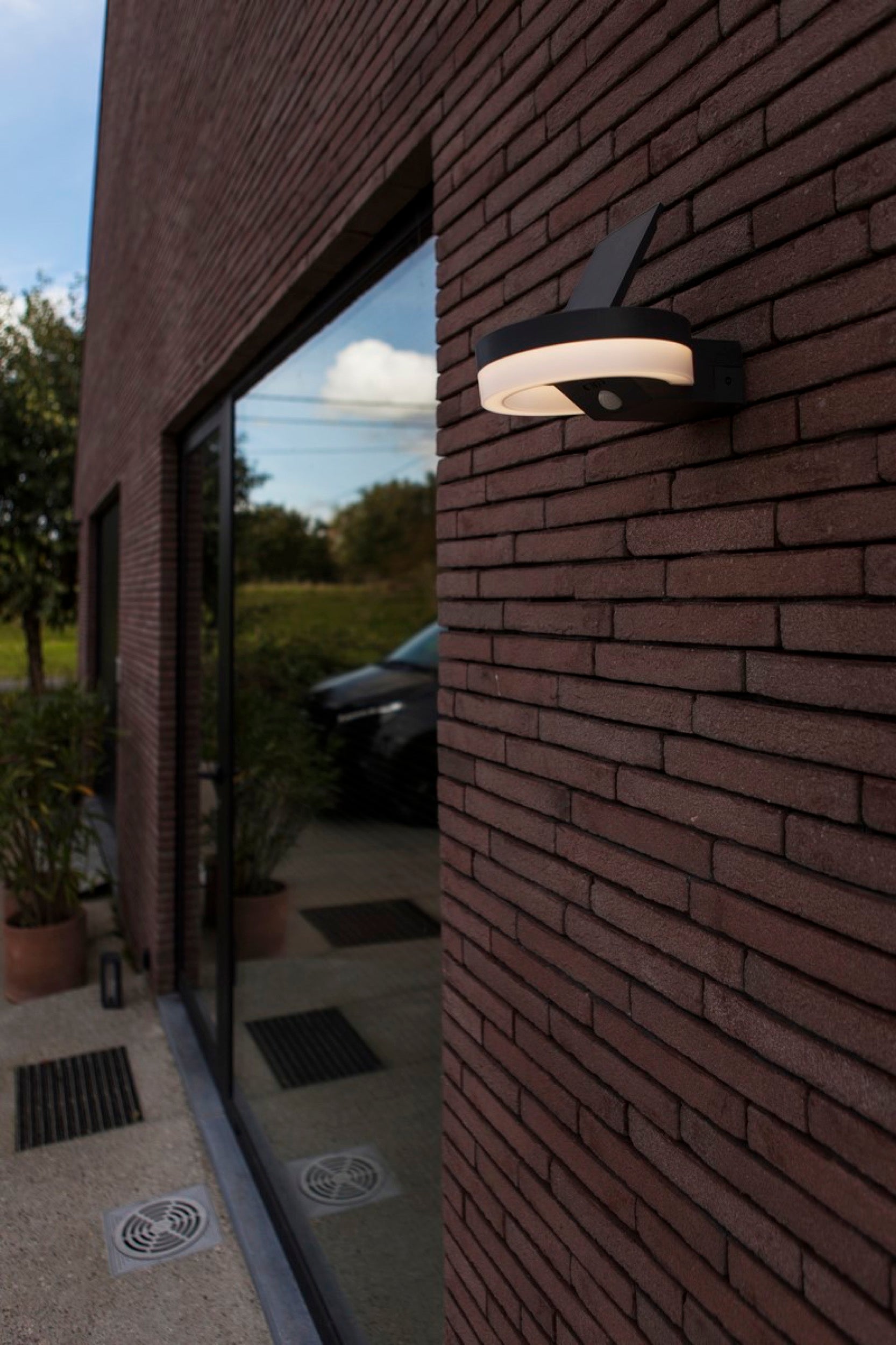 Kinkiet zewnętrzny Runda LED solarny biało-szary