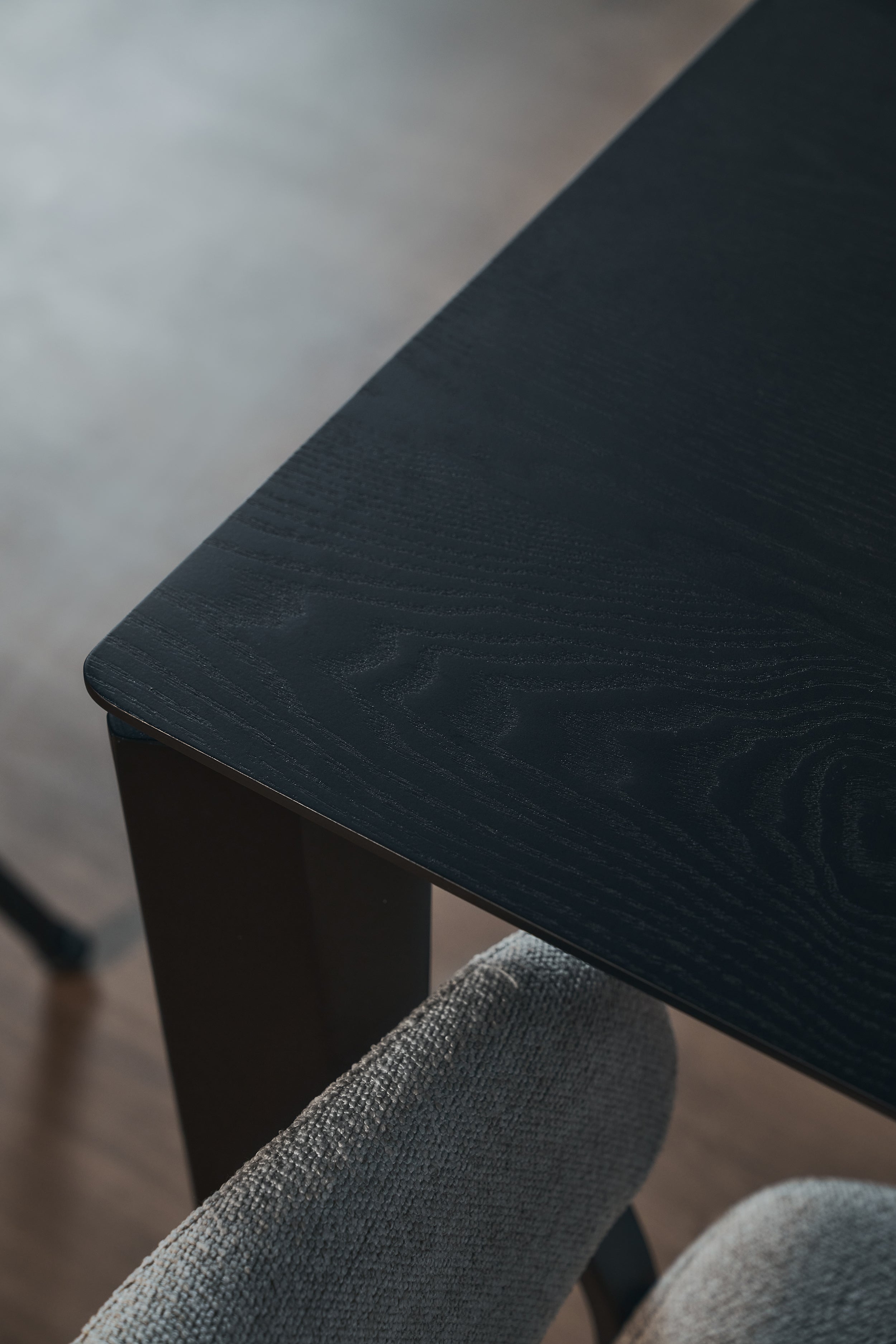 Stół do jadalni Loomens 150x90 cm dąb czarny - materiał drewno