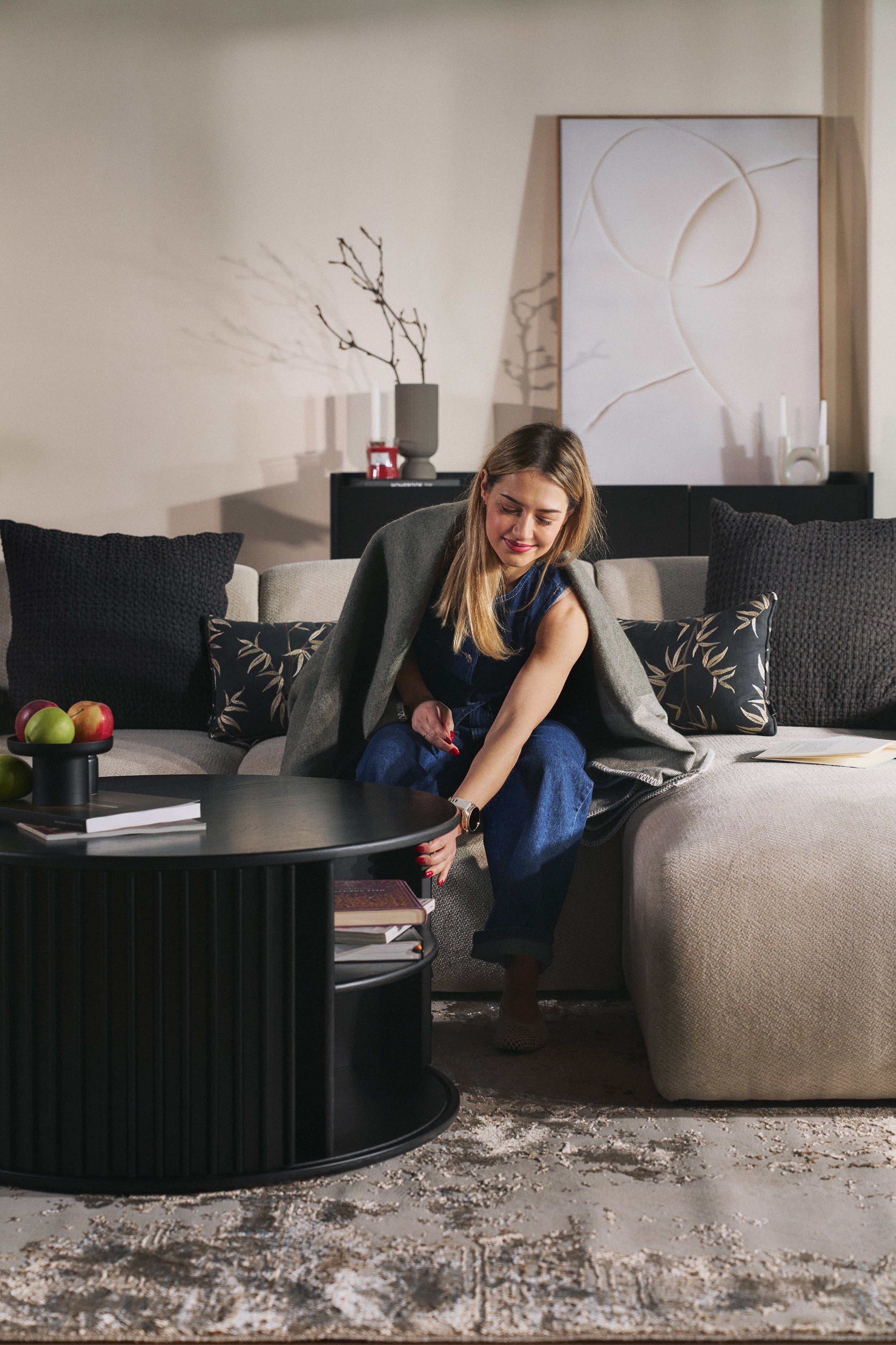 Stolik kawowy Ovitties 85 cm - materiał płyta fornirowana