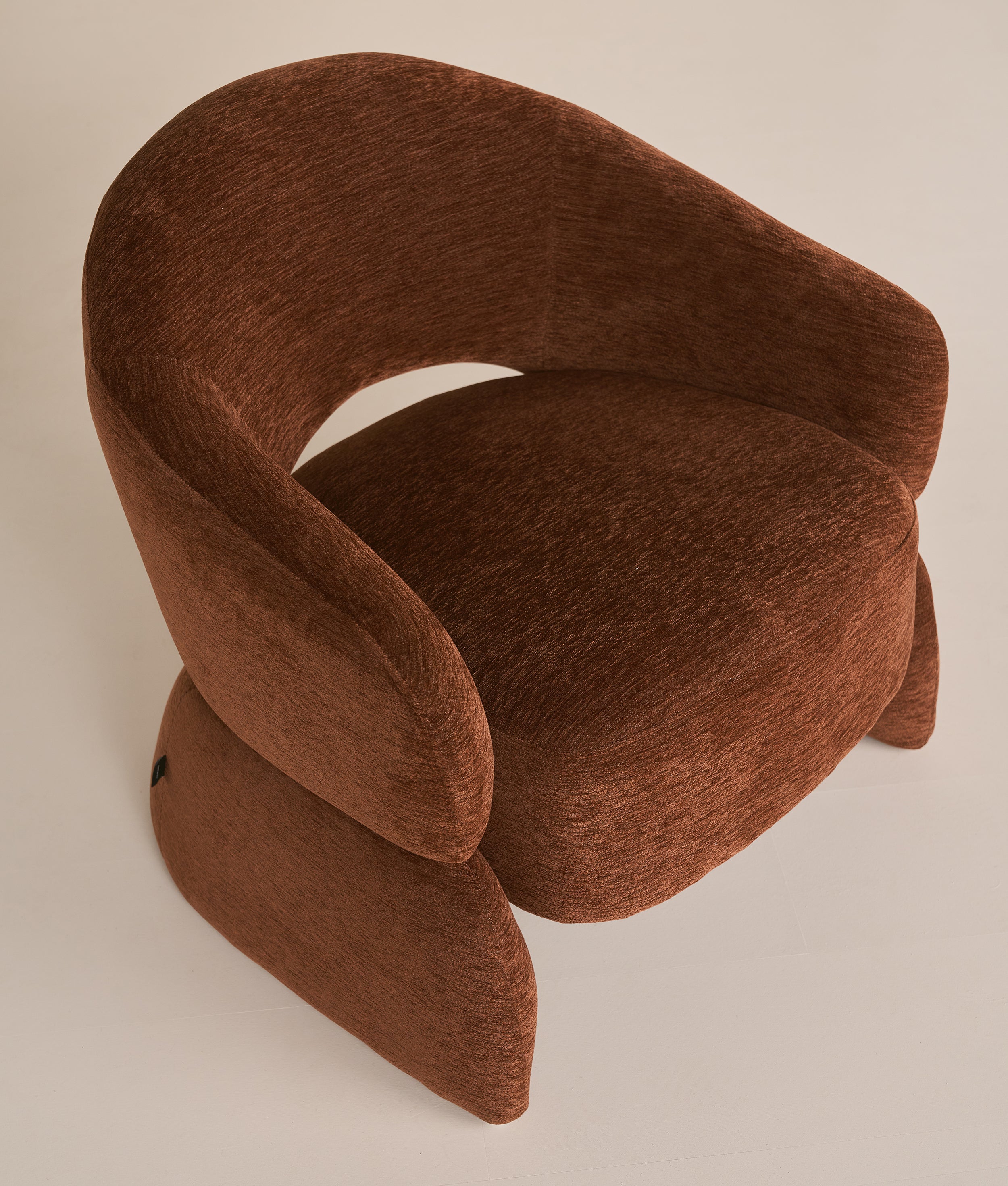 Fotel kubełkowy Ternny miedziany - szerokość 75,5 cm