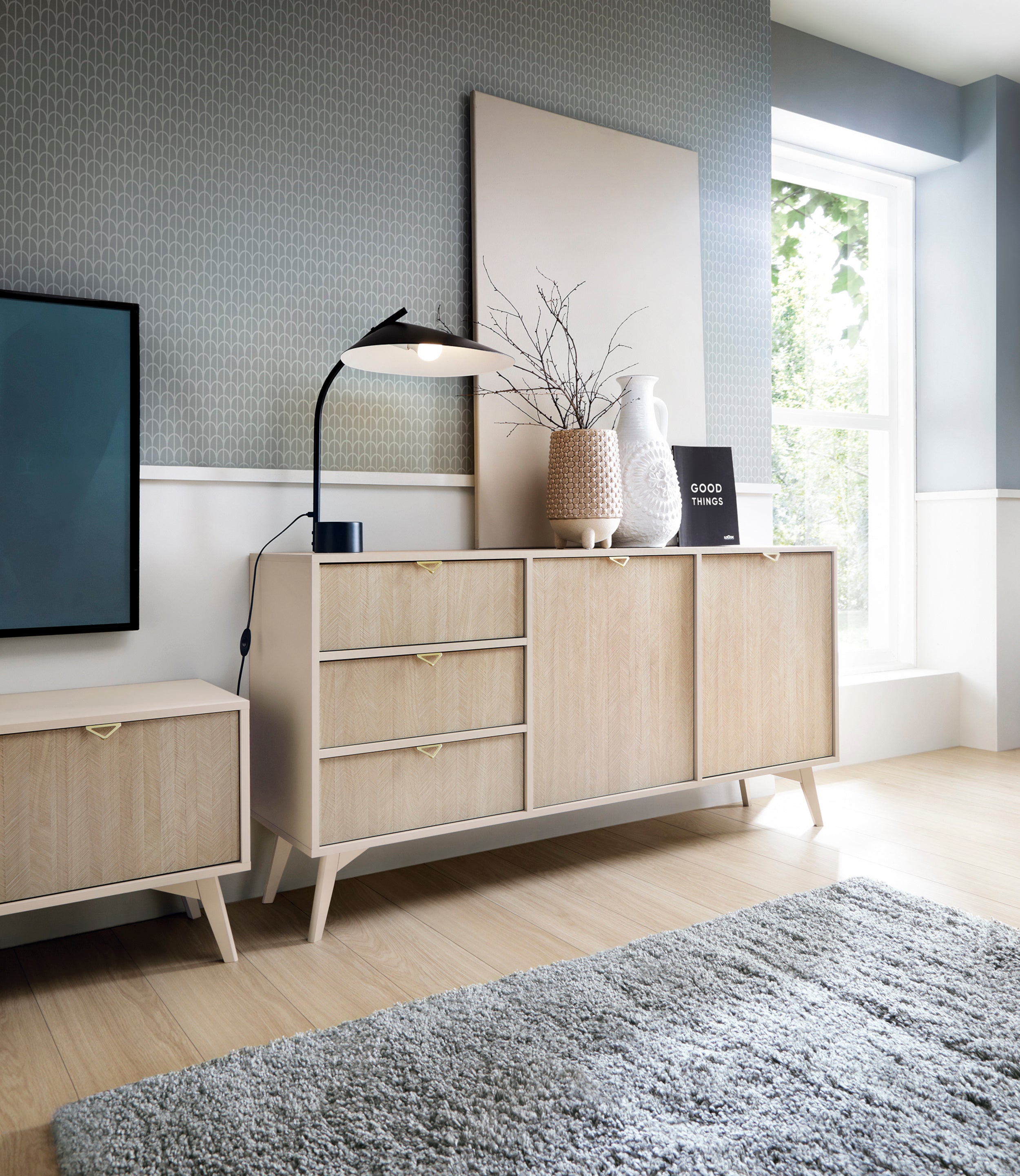 Komoda Favoria dwudrzwiowa z szufladami 158 cm beżowa/jodełka - dwoje drzwi