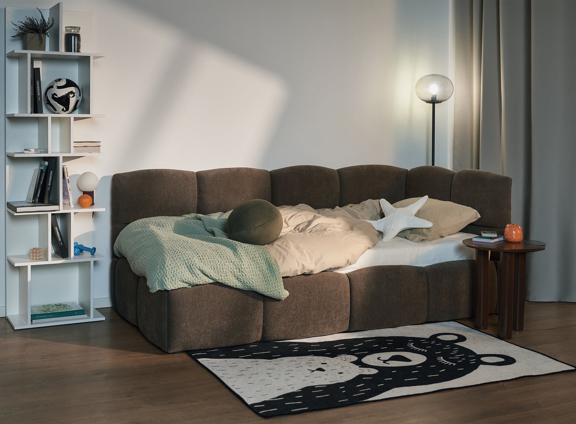 Łóżko młodzieżowe 90x200 cm Cloudy prawostronne z pojemnikiem brązowe szenil - bez materaca