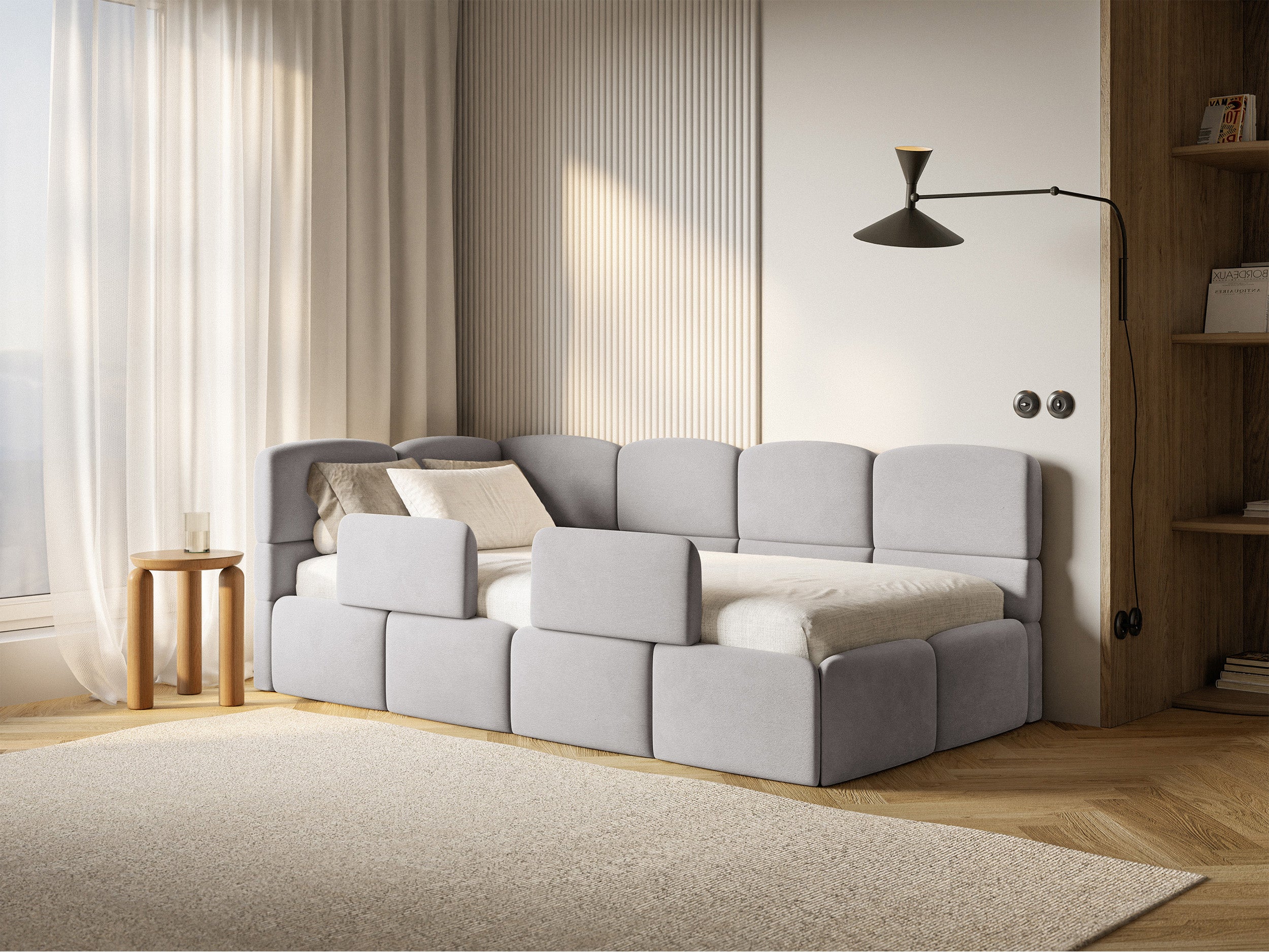Łóżko młodzieżowe 90x200 cm Cloudy lewostronne z pojemnikiem i barierkami jasnoszare welur hydrofobowy łatwoczyszczący w aranżacji pokoju młodzieżowego - rodzaj jednoosobowy