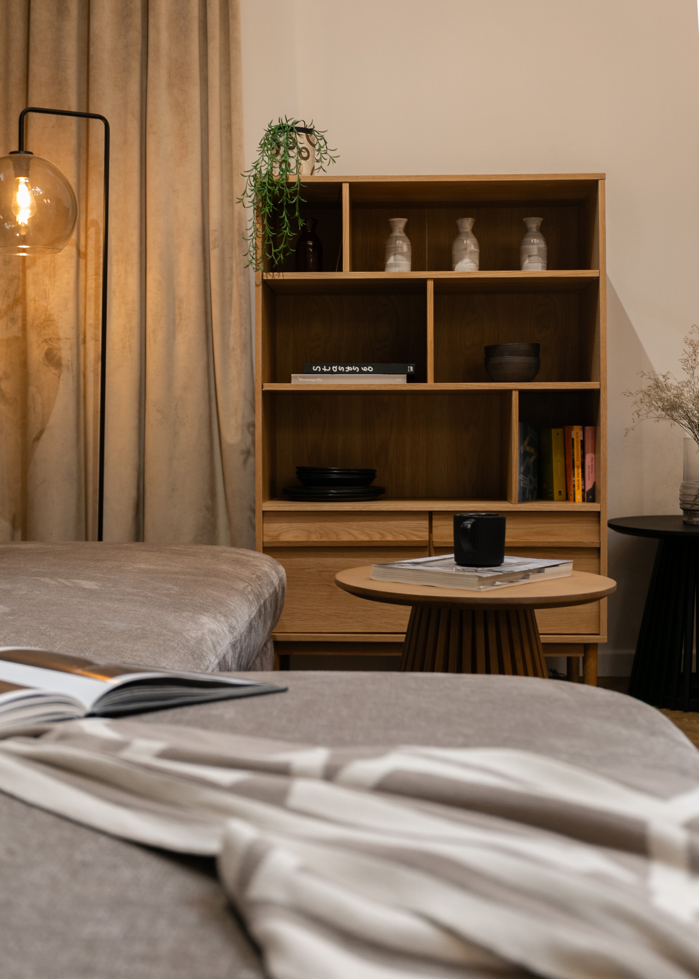 Regał na książki Fozier dąb naturalny - materiał drewno