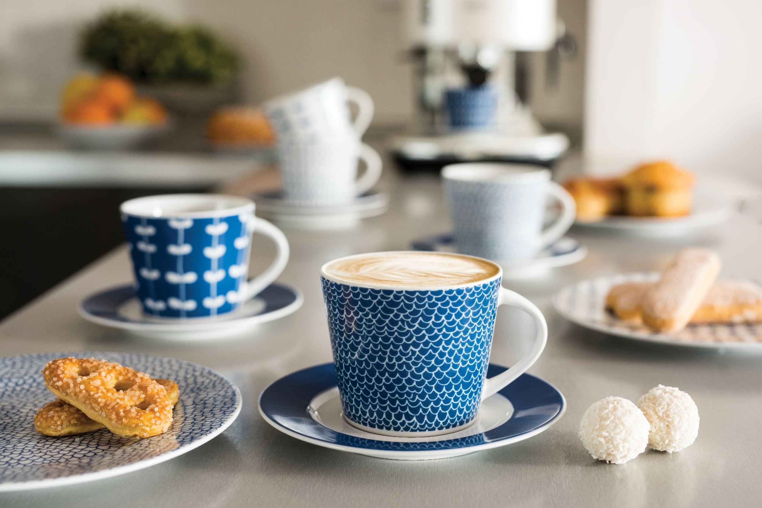Zestaw filiżanek dla 6 os. porcelanowy Scandy Blue 300 ml biało-niebieskie